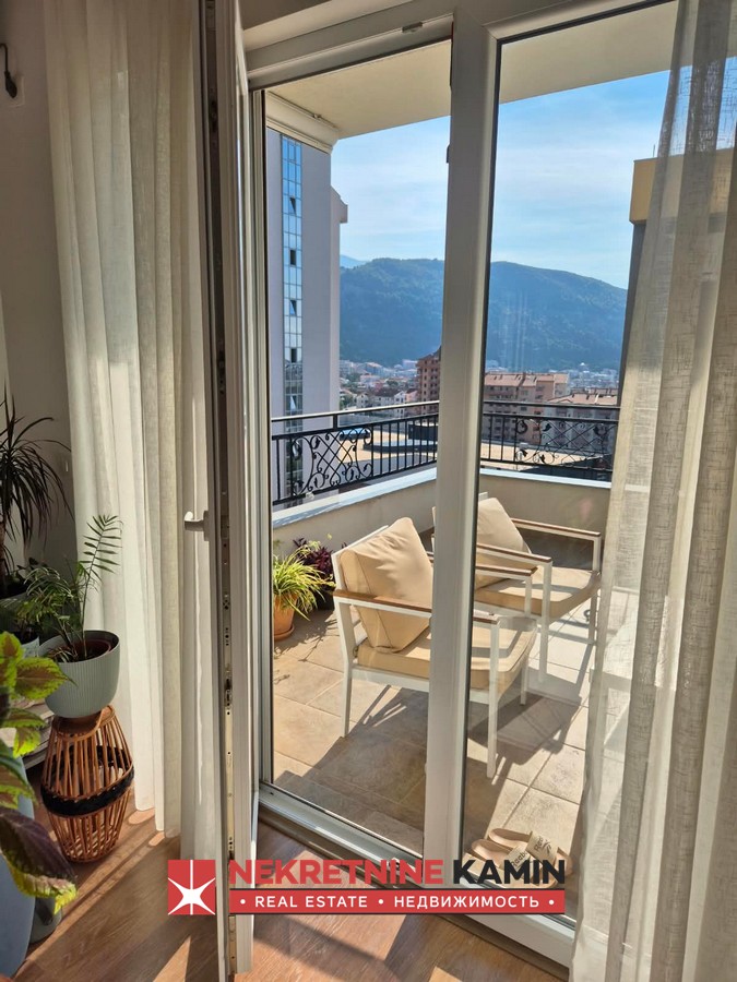 One-Bedroom Apartment with Large Terrace for Long-Term Rent, Dubovica, Budva